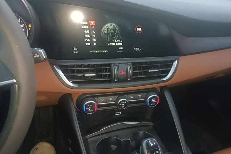 Used Alfa Romeo Giulia 2017 2.0T 200HP Luxury Edition Audio And AC Panel