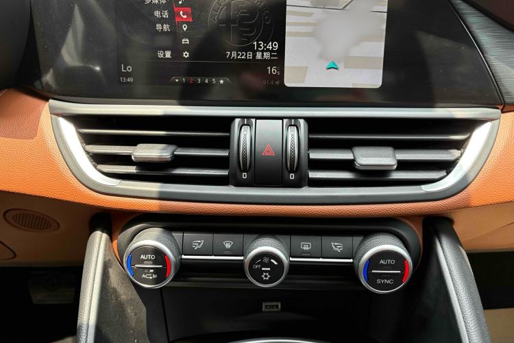 Used Alfa Romeo Giulia 2017 2.0T 200HP Luxury Edition Audio And AC Panel