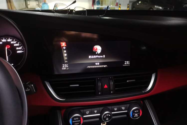 Used Alfa Romeo Giulia 2017 2.0T 280HP Luxury Edition Audio And AC Panel