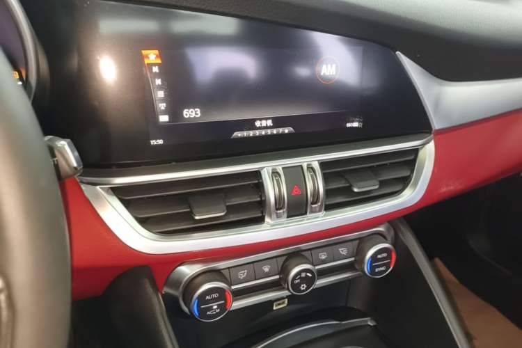 Used Alfa Romeo Giulia 2017 2.0T 280HP Luxury Edition Audio And AC Panel