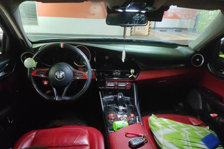 Used Alfa Romeo Giulia 2017 2.0T 200HP Luxury Edition Center Console