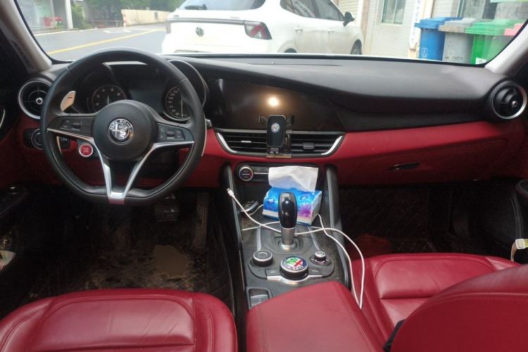 Used Alfa Romeo Giulia 2017 2.0T 280HP Luxury Edition Center Console