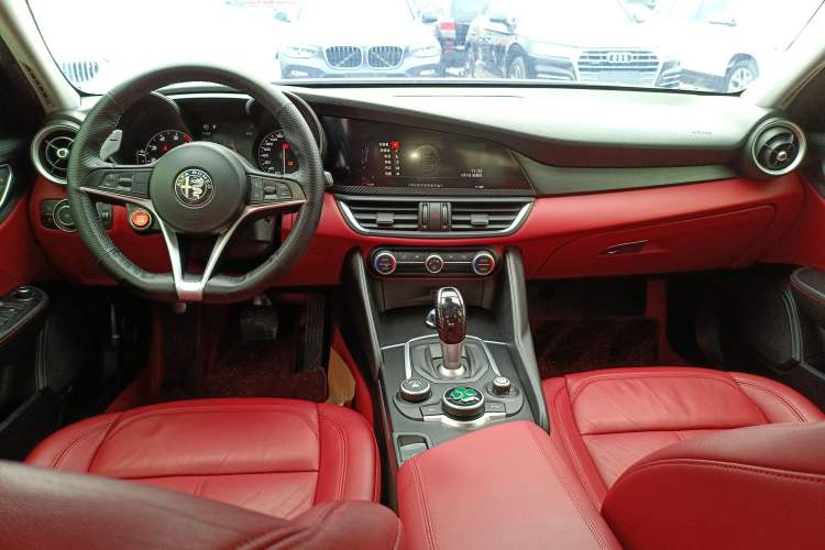 Used Alfa Romeo Giulia 2017 2.0T 280HP Luxury Edition Center Console