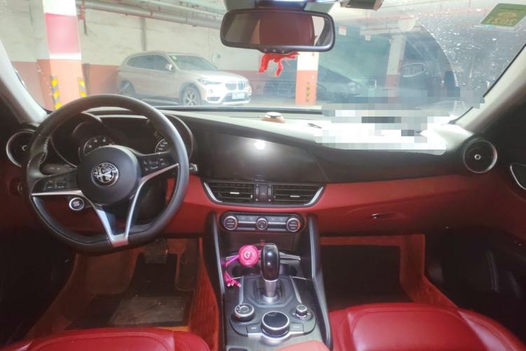 Used Alfa Romeo Giulia 2017 2.0T 200HP Luxury Edition Center Console