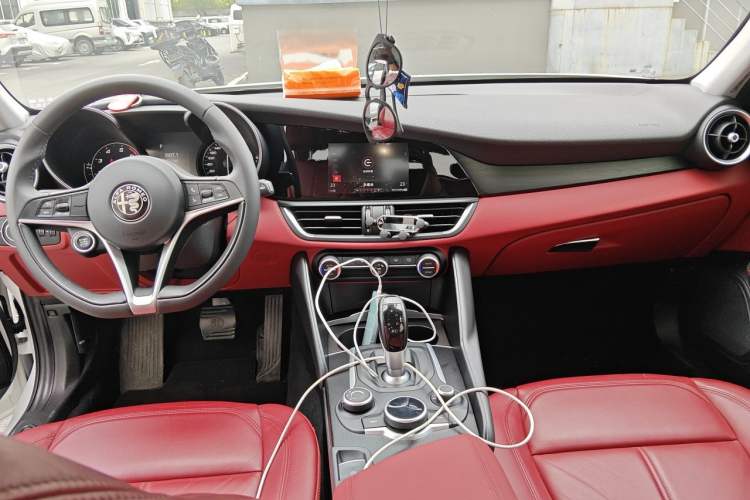 Used Alfa Romeo Giulia 2017 2.0T 200HP Elite Edition Center Console
