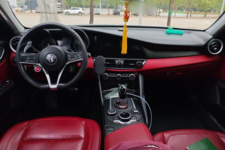 Used Alfa Romeo Giulia 2017 2.0T 280HP Luxury Edition Center Console