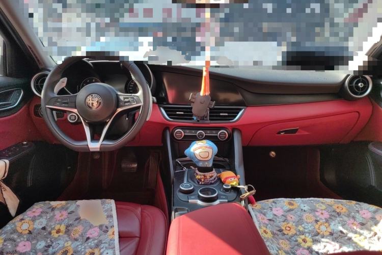 Used Alfa Romeo Giulia 2017 2.0T 200HP Luxury Edition Center Console