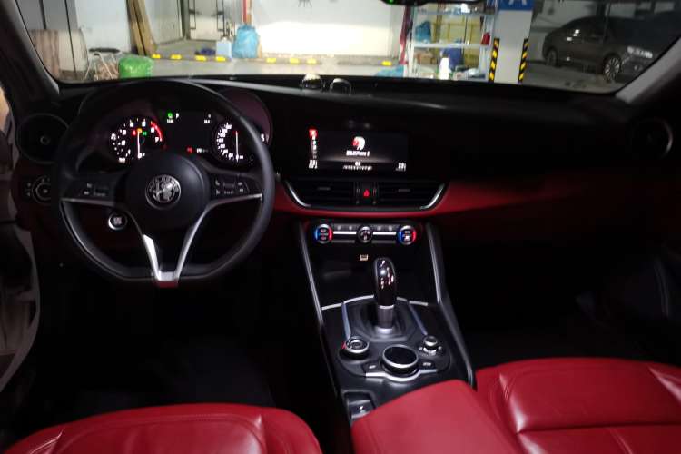 Used Alfa Romeo Giulia 2017 2.0T 280HP Luxury Edition Center Console