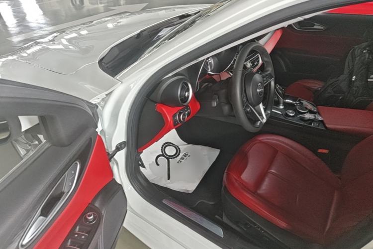 Used Alfa Romeo Giulia 2017 2.0T 200HP Luxury Edition Driver Seat