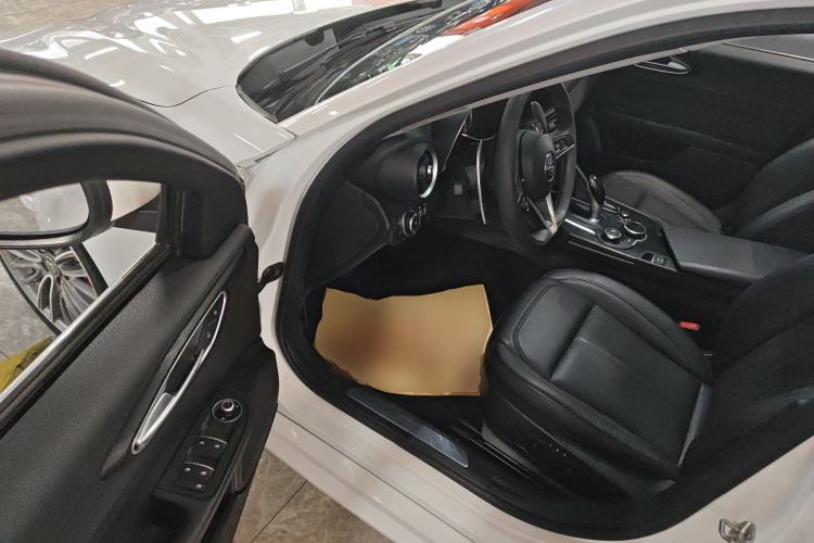 Used Alfa Romeo Giulia 2017 2.0T 280HP Luxury Edition Driver Seat