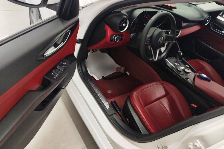 Used Alfa Romeo Giulia 2017 2.0T 200HP Luxury Edition Driver Seat