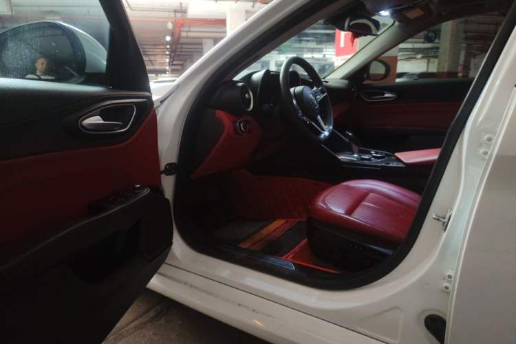 Used Alfa Romeo Giulia 2017 2.0T 200HP Luxury Edition Driver Seat