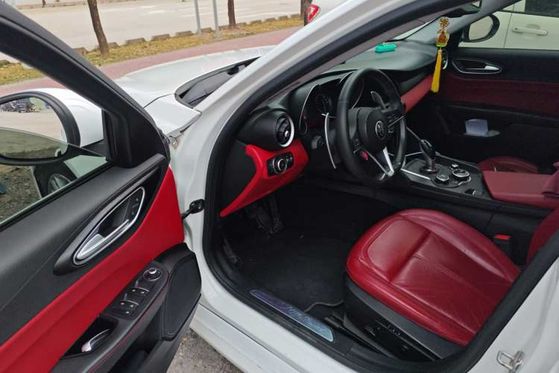 Used Alfa Romeo Giulia 2017 2.0T 280HP Luxury Edition Driver Seat