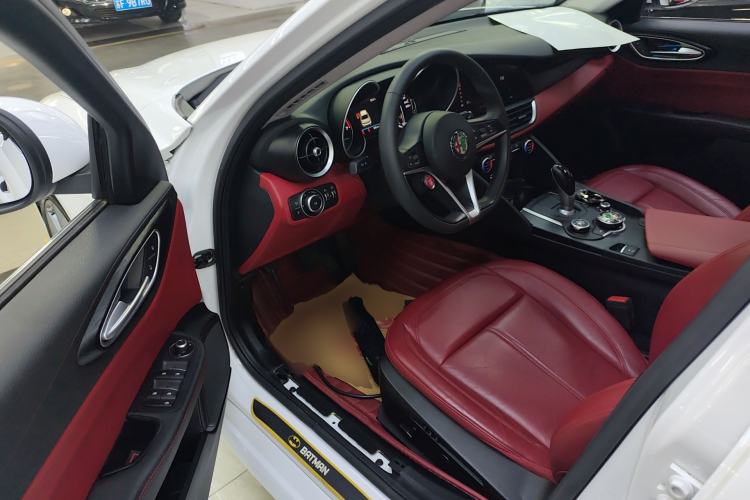 Used Alfa Romeo Giulia 2017 2.0T 200HP Luxury Edition Driver Seat