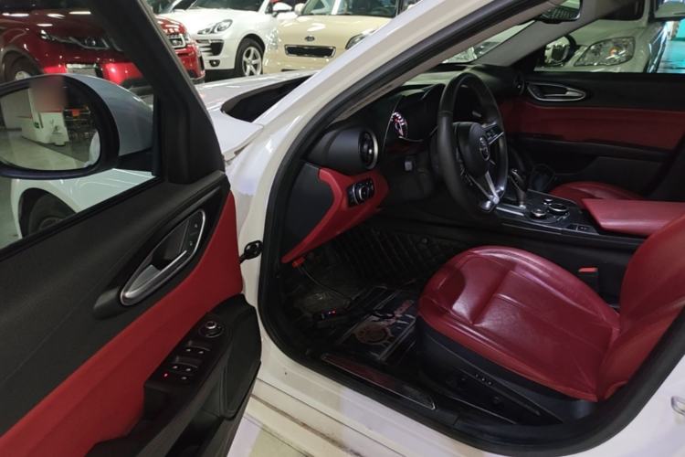 Used Alfa Romeo Giulia 2017 2.0T 200HP Luxury Edition Driver Seat