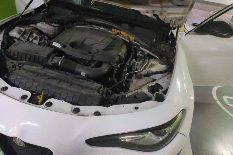 Used Alfa Romeo Giulia 2017 2.0T 200HP Luxury Edition Engine Bay Left