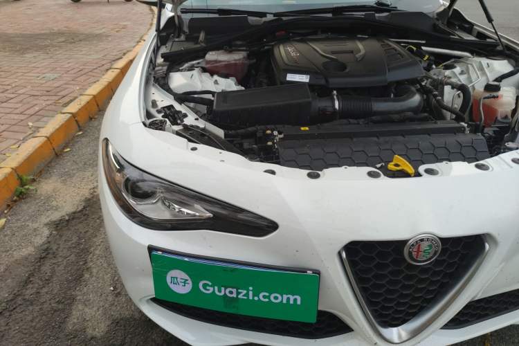Used Alfa Romeo Giulia 2017 2.0T 280HP Luxury Edition Engine Bay Right
