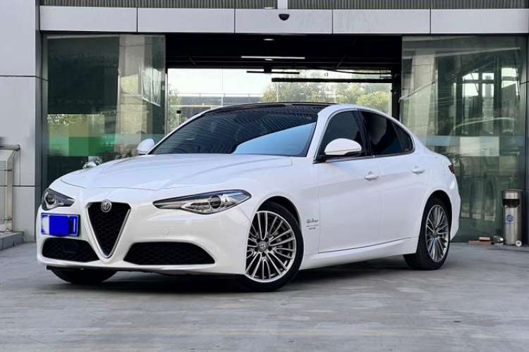 Used Alfa Romeo Giulia 2017 2.0T 280HP Luxury Edition Exterior 1
