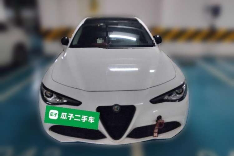Used Alfa Romeo Giulia 2017 2.0T 200HP Luxury Edition Exterior 1