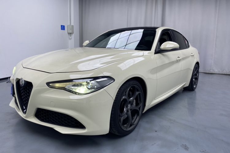 Used Alfa Romeo Giulia 2017 2.0T 280HP Luxury Edition Exterior 1