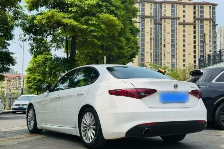 Used Alfa Romeo Giulia 2017 2.0T 200HP Elite Edition Exterior 2