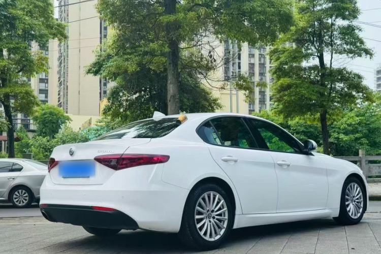 Used Alfa Romeo Giulia 2017 2.0T 200HP Elite Edition Exterior 3