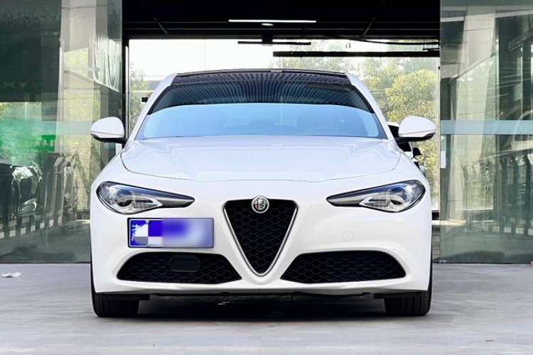 Used Alfa Romeo Giulia 2017 2.0T 280HP Luxury Edition Exterior 3
