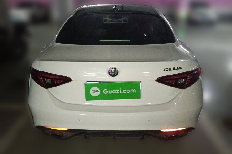 Used Alfa Romeo Giulia 2017 2.0T 280HP Luxury Edition Exterior 4