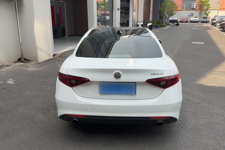 Used Alfa Romeo Giulia 2017 2.0T 280HP Luxury Edition Exterior 4