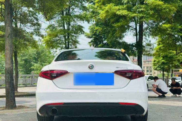 Used Alfa Romeo Giulia 2017 2.0T 200HP Elite Edition Exterior 5
