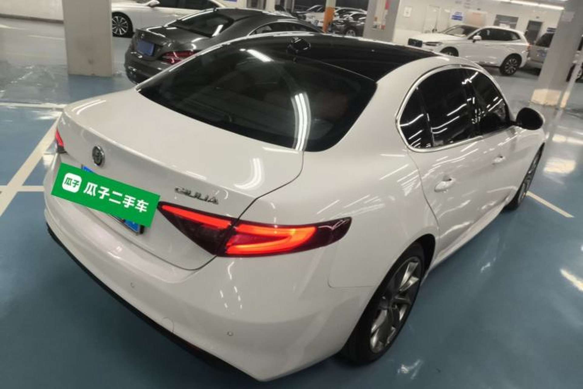 Used Alfa Romeo Giulia 2017 2.0T 200HP Luxury Edition Exterior 5