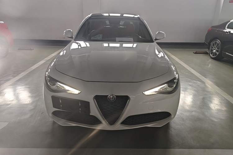 Used Alfa Romeo Giulia 2017 2.0T 200HP Luxury Edition Front