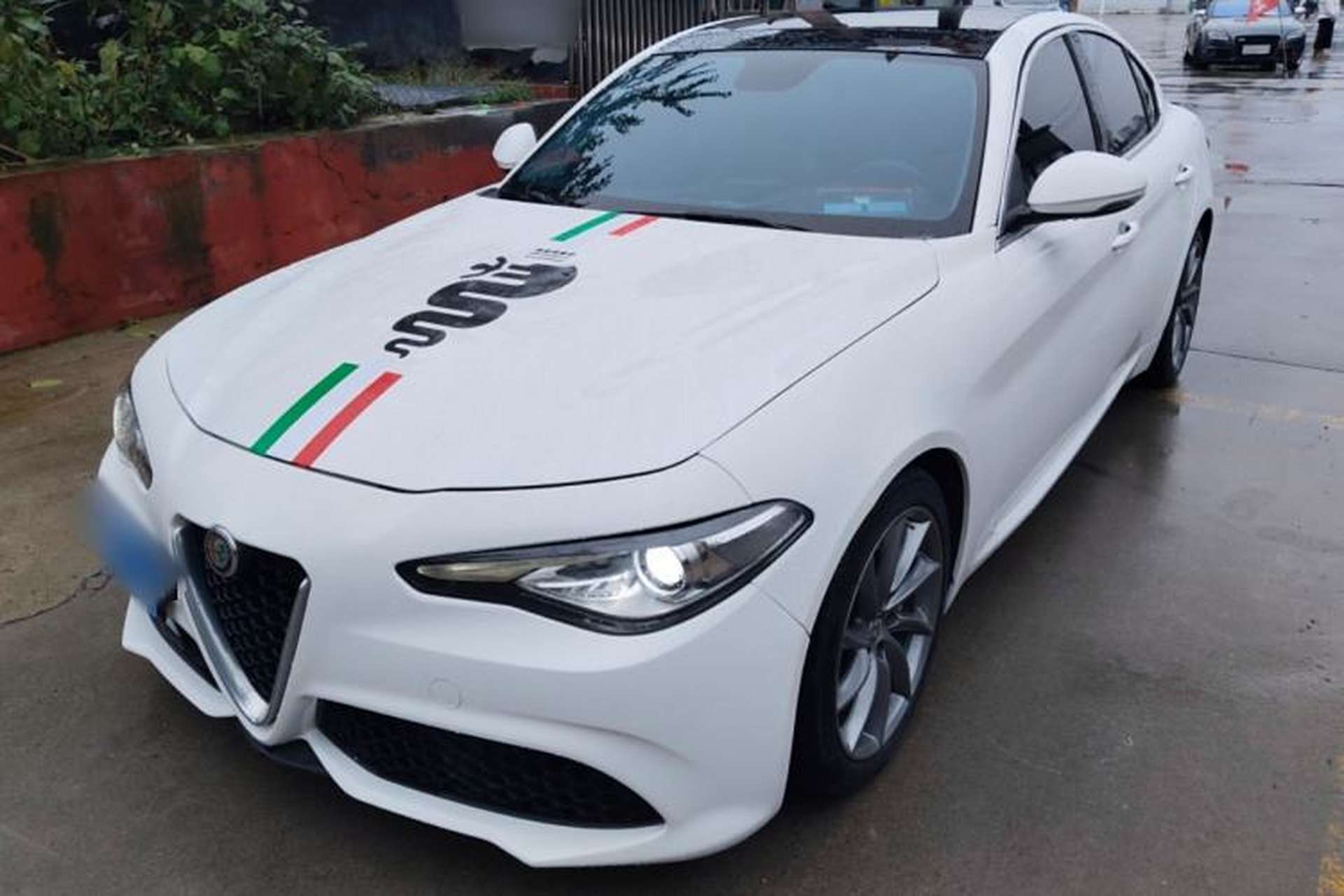 Used Alfa Romeo Giulia 2017 2.0T 200HP Luxury Edition Front Left 45 Deg