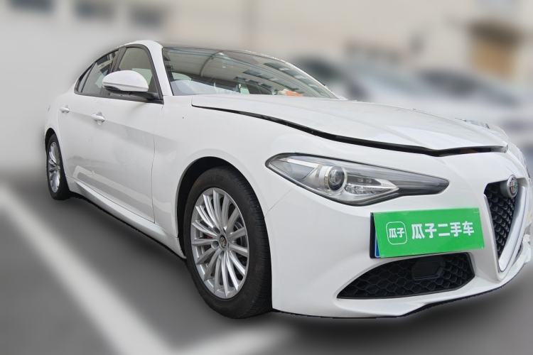 Used Alfa Romeo Giulia 2017 2.0T 200HP Elite Edition Front Right 45 Deg