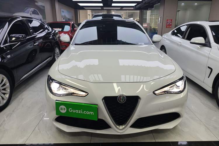 Used Alfa Romeo Giulia 2017 2.0T 200HP Luxury Edition Front