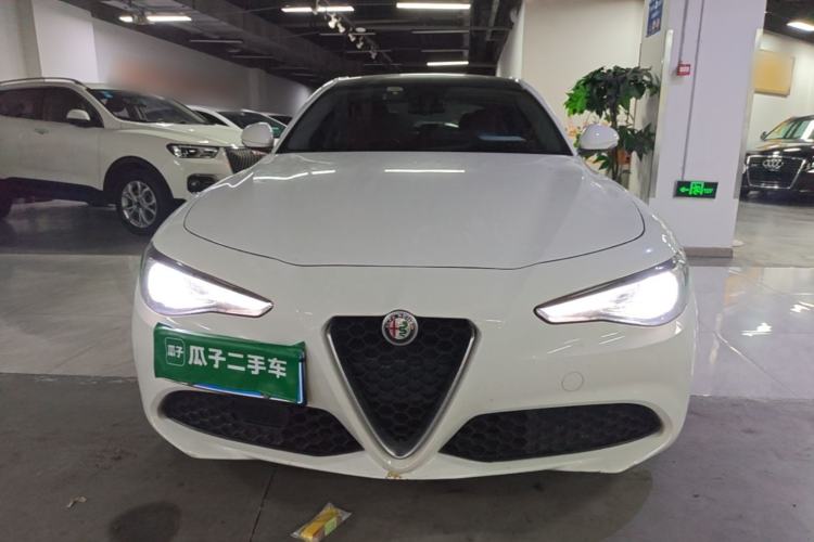 Used Alfa Romeo Giulia 2017 2.0T 200HP Luxury Edition Front