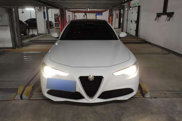 Used Alfa Romeo Giulia 2017 2.0T 280HP Luxury Edition Front