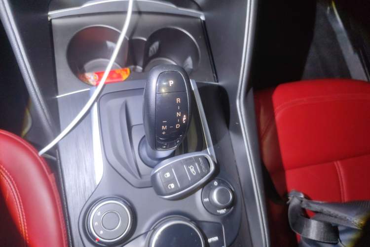 Used Alfa Romeo Giulia 2017 2.0T 200HP Luxury Edition Gear Lever