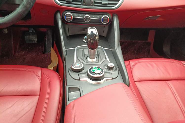 Used Alfa Romeo Giulia 2017 2.0T 280HP Luxury Edition Gear Lever