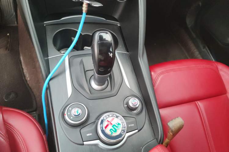 Used Alfa Romeo Giulia 2017 2.0T 280HP Luxury Edition Gear Lever