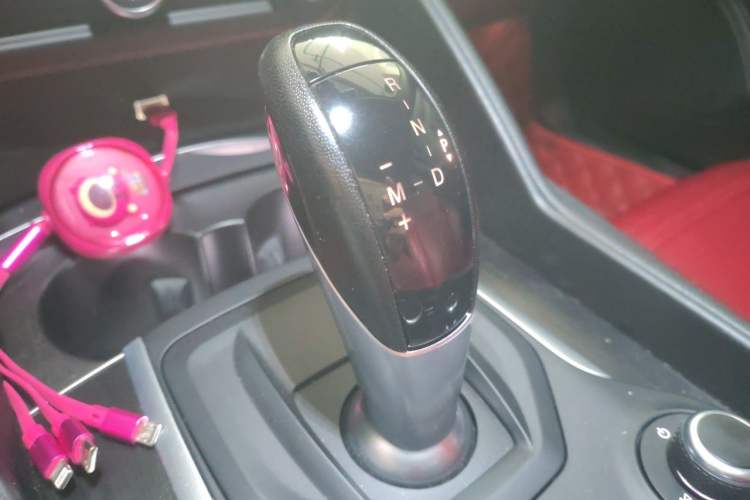 Used Alfa Romeo Giulia 2017 2.0T 200HP Luxury Edition Gear Lever