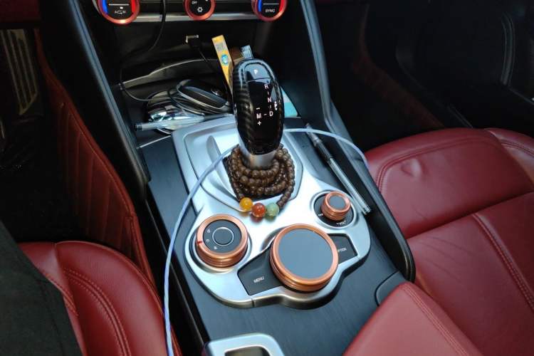 Used Alfa Romeo Giulia 2017 2.0T 200HP Luxury Edition Gear Lever