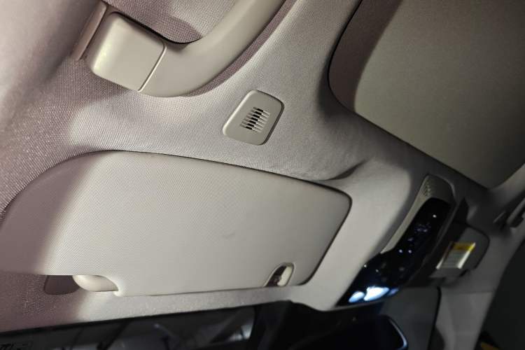 Used Alfa Romeo Giulia 2017 2.0T 200HP Luxury Edition Headliner