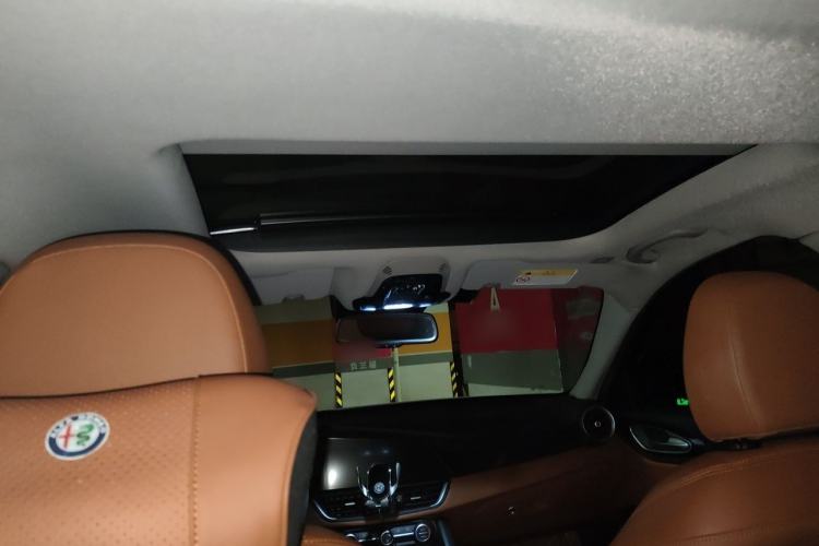 Used Alfa Romeo Giulia 2017 2.0T 280HP Luxury Edition Headliner