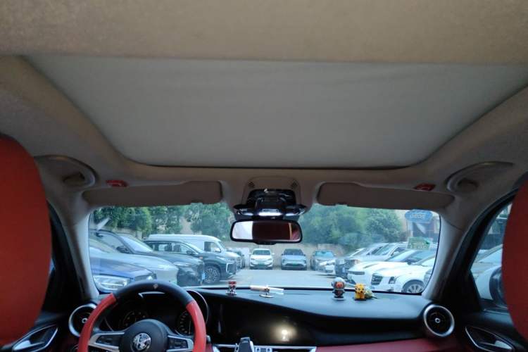 Used Alfa Romeo Giulia 2017 2.0T 200HP Luxury Edition Headliner