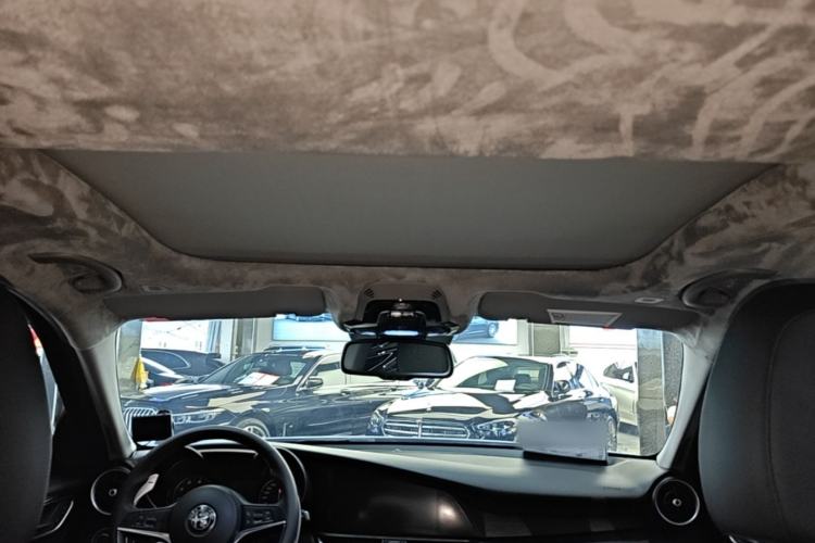 Used Alfa Romeo Giulia 2017 2.0T 280HP Luxury Edition Headliner