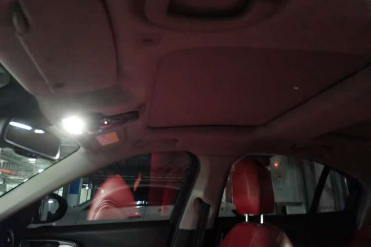 Used Alfa Romeo Giulia 2017 2.0T 280HP Luxury Edition Headliner