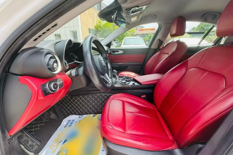 Used Alfa Romeo Giulia 2017 2.0T 200HP Elite Edition Interior 2