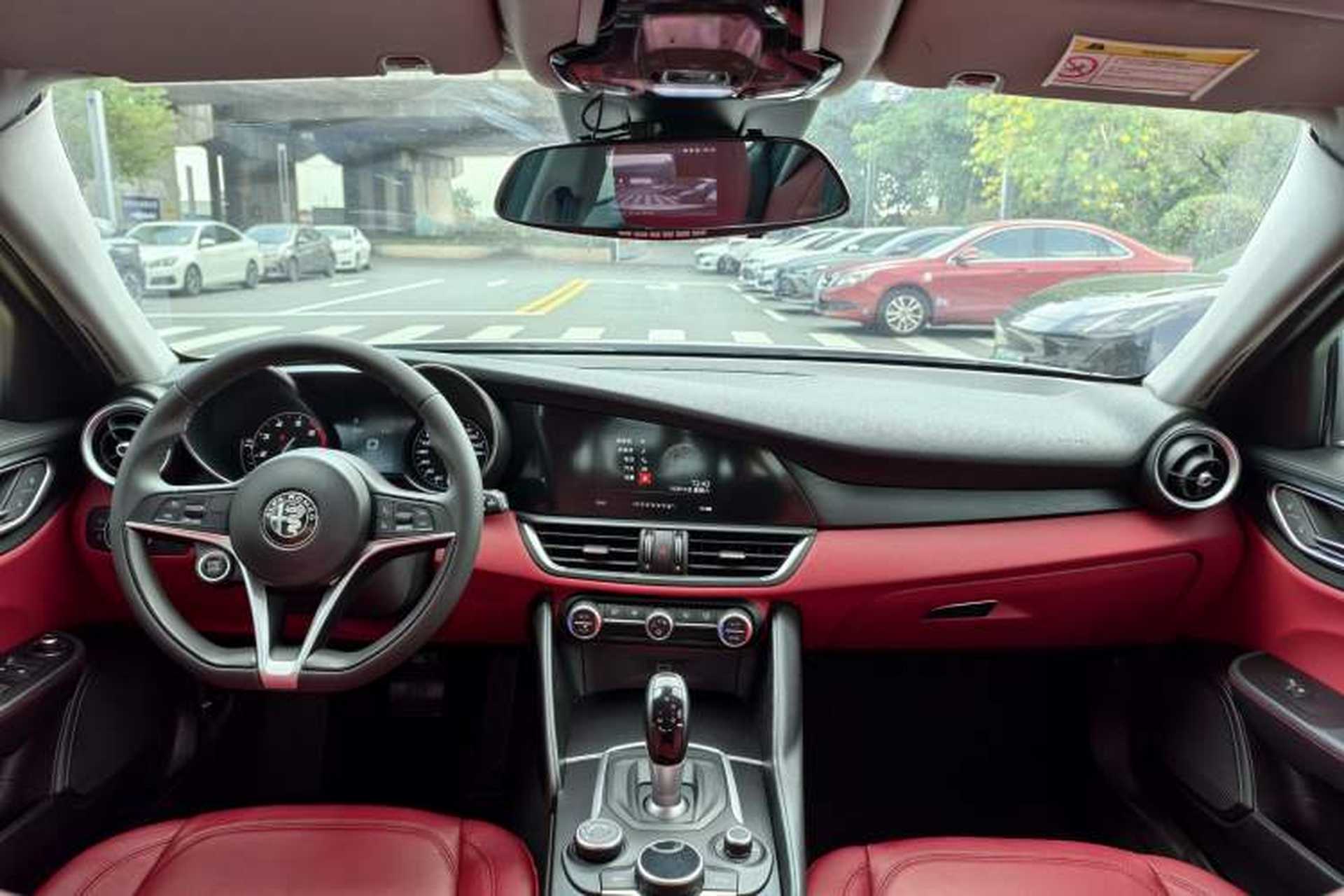 Used Alfa Romeo Giulia 2017 2.0T 200HP Elite Edition Interior 2