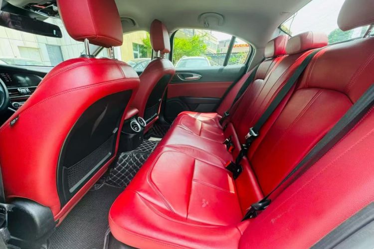Used Alfa Romeo Giulia 2017 2.0T 200HP Elite Edition Interior 3